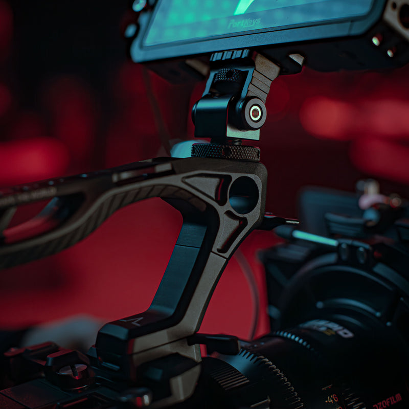 shape-creator-top-handle arri anti-twist mount with monitor attached on professional cinema camera rig